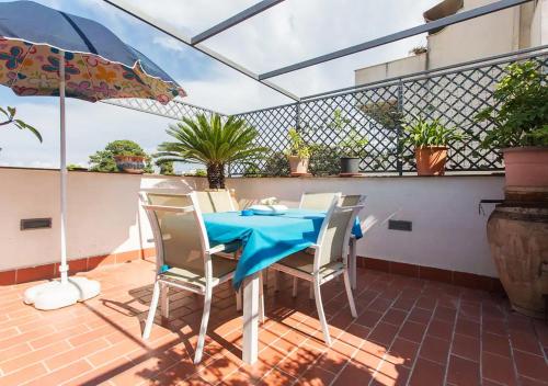  Camera con Terrazza e Vista su Villa Malfitano in Palermo