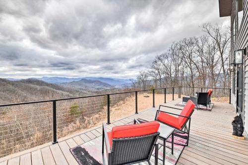 Scenic Hillside Cabin in Sylva with Hot Tub and Views!