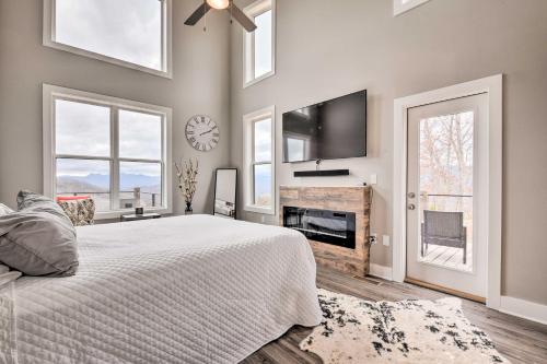 Scenic Hillside Cabin in Sylva with Hot Tub and Views! Scenic Hillside Cabin in Sylva with Hot Tub and Views!