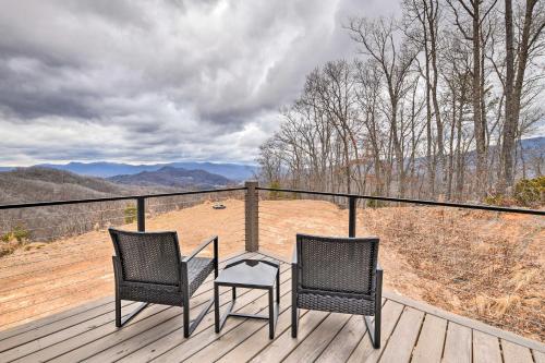 Scenic Hillside Cabin in Sylva with Hot Tub and Views! Scenic Hillside Cabin in Sylva with Hot Tub and Views!