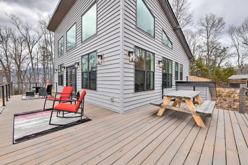 Scenic Hillside Cabin in Sylva with Hot Tub and Views! Scenic Hillside Cabin in Sylva with Hot Tub and Views!