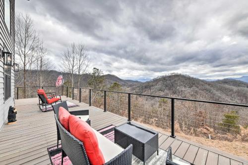 Scenic Hillside Cabin in Sylva with Hot Tub and Views! Scenic Hillside Cabin in Sylva with Hot Tub and Views!