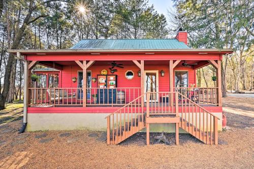 Serene Cabin with Riverfront Views and Access! in Fayetteville (TN)