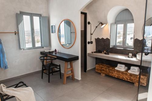 Honeymoon Suite with Sea View and Jetted tub image 10