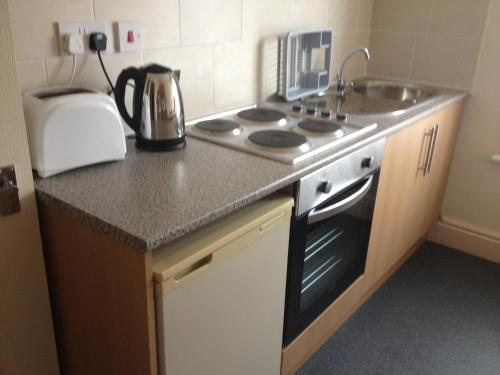 Kitchen, Parade Holiday Apartments in Scarborough