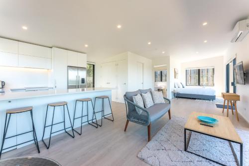 Luna Cottage. Stunning ocean views on Waiheke in Waiheke Island