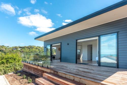 Luna Cottage. Stunning ocean views on Waiheke in Waiheke Island