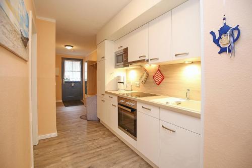 Apartment with Terrace image 8