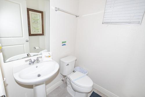 Charming Four Bedrooms Townhome with Hot Tub at Compass Bay Resort (3213) - image 10