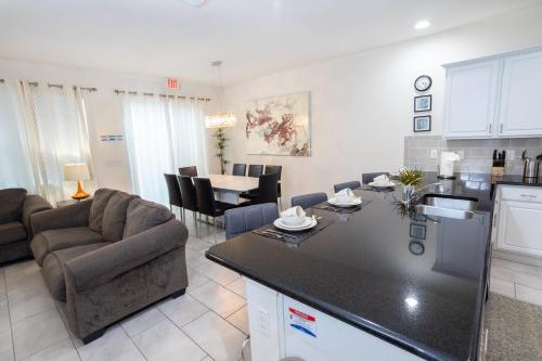 Charming Four Bedrooms Townhome with Hot Tub at Compass Bay Resort (3213) - image 13