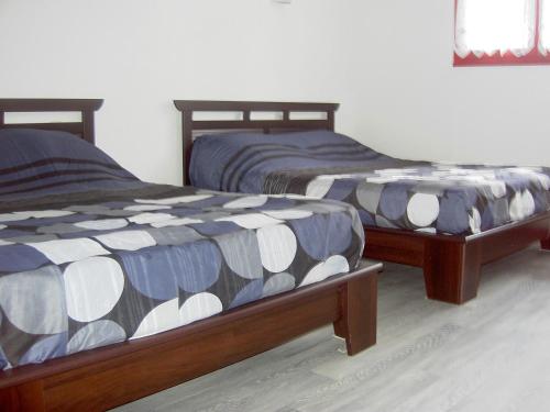 1 double bed, 2 twin beds, 1 futon bed