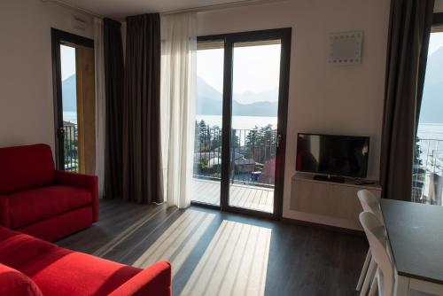 One-Bedroom Apartment with Balcony - Split Level