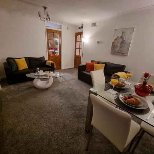 PREMIER - Whifflet Apartment