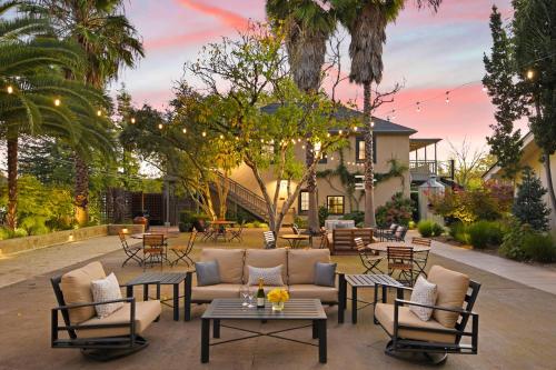 Bungalows 313 in Sonoma City Center