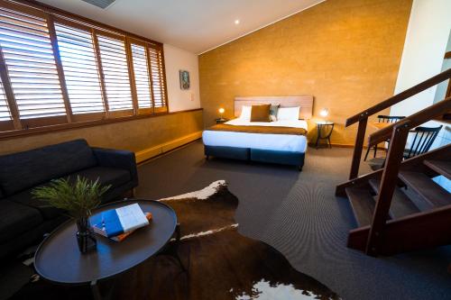 Prairie Hotel & Outback Lodge in พาราชิลน่า