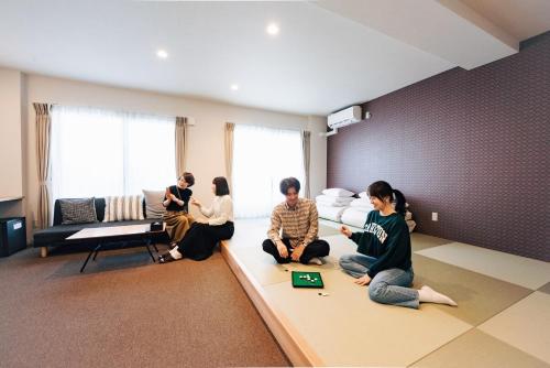 room detail thumbnail 1