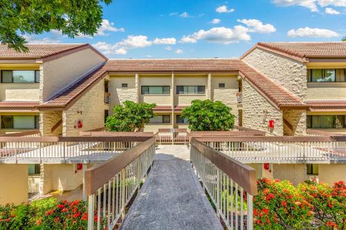 Newly Renovated Condo Stand Up Paddle Boards Included!