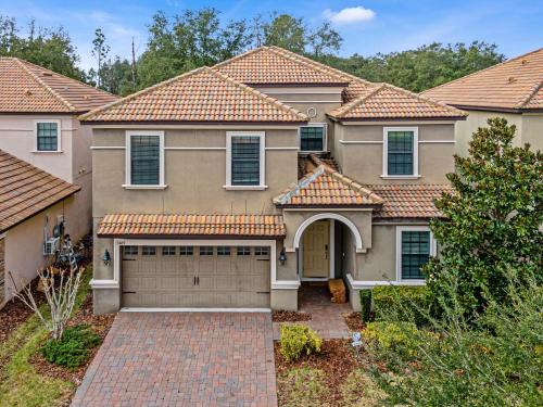 Blissful Getaway to Orlando With the Whole Family 2 Master Bedrooms Pool & Spa - image 10