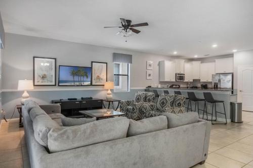 Blissful Getaway to Orlando With the Whole Family 2 Master Bedrooms Pool & Spa - image 11