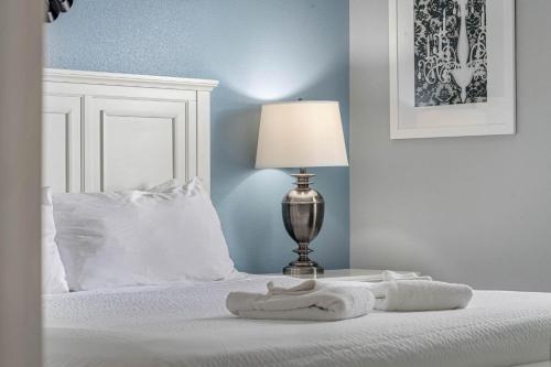 Blissful Getaway to Orlando With the Whole Family 2 Master Bedrooms Pool & Spa - image 12