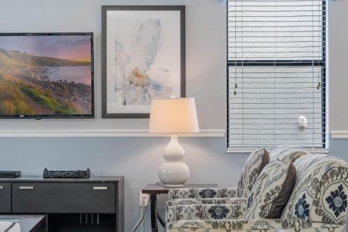 Blissful Getaway to Orlando With the Whole Family 2 Master Bedrooms Pool & Spa - image 12