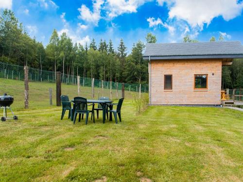 Quaint Chalet in Rogery with Garden Terrace and Barbecue - Location, gîte - Rogery