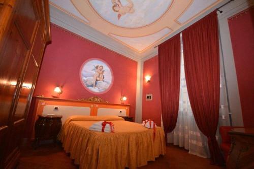 Deluxe Suite image 8