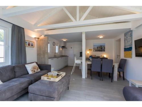Charming holiday home in Oostkapelle close to the beach and forest - image 5