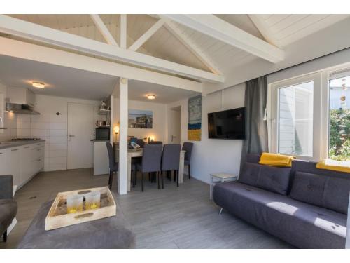 Charming holiday home in Oostkapelle close to the beach and forest - image 7