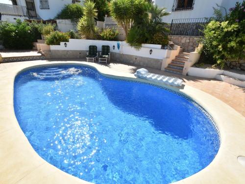  Spacious villa 9 pax with 2 fully furnished living units and private pool, Ferienwohnung in Benichembla