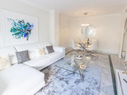 Blissful Holiday Home in Marbella with Terrace - image 4
