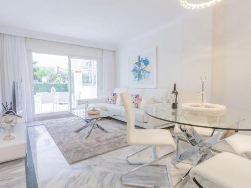 Peaceful Apartment in Marbella with Veranda - image 5