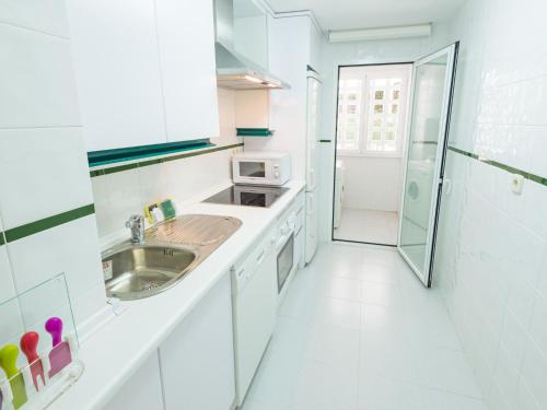 Peaceful Apartment in Marbella with Veranda - image 7