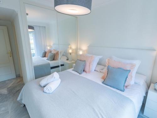 Luxurious Apartment in Marbella with Pool and Garden - image 4