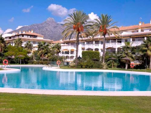 Luxurious Apartment in Marbella with Pool and Garden - image 8