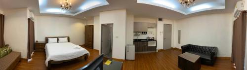 Hotel IYA in Pathum Thani