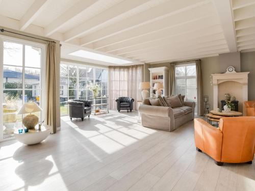  Great holiday home at the Efteling with a heated swimming pool and bubble bath in on in Kaatsheuvel