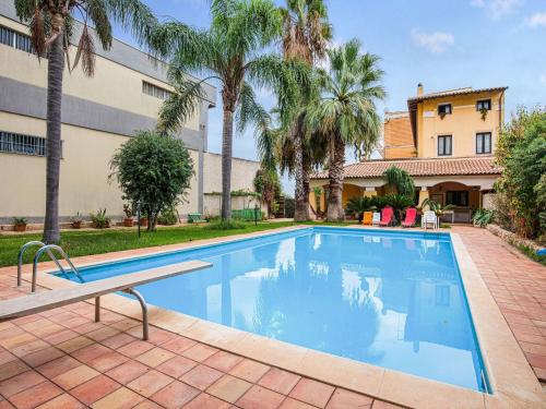 Classic Villa in Floridia with Fenced Garden - image 8