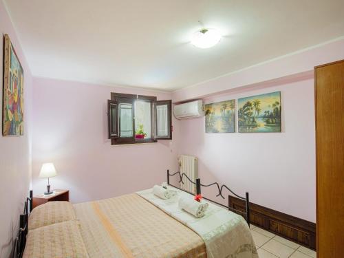 Classic Villa in Floridia with Fenced Garden - image 14