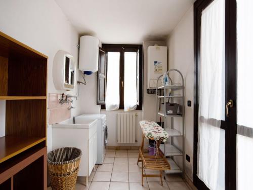 Classic Villa in Floridia with Fenced Garden - image 12