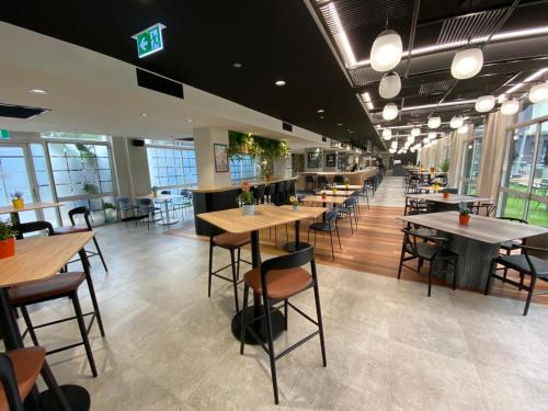 مطعم, Together Co-Living Melbourne in بريستون