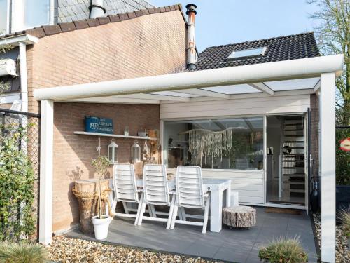 modern house in a quiet area a few meters from the lake of Grevelingen - main image