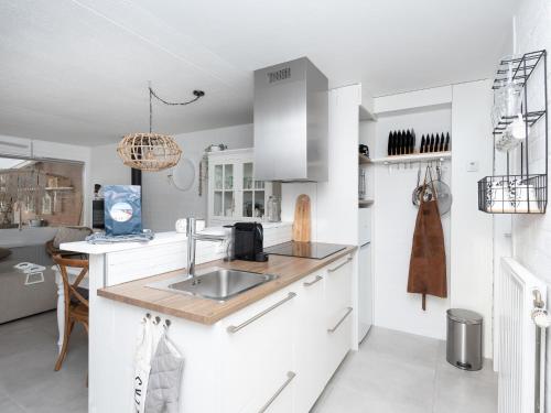 modern house in a quiet area a few meters from the lake of Grevelingen - image 10