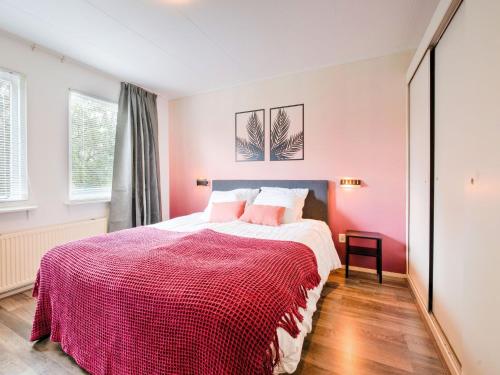 Delightful Holiday Home in Ermelo with Garden - image 3