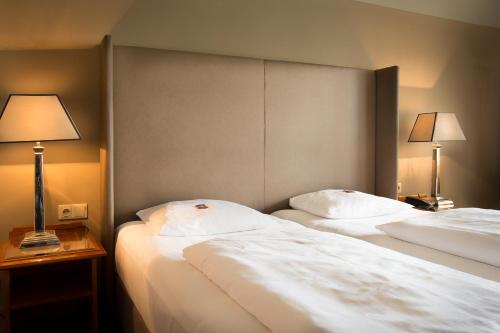 The Ascot Hotel - main image