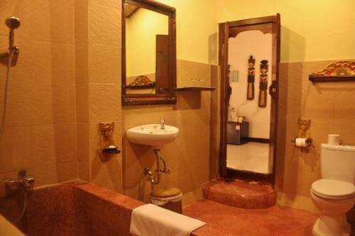 room detail thumbnail 2