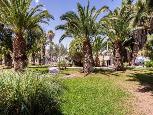 Snug Apartment in Andalucía with Pool next to the Beach - image 9