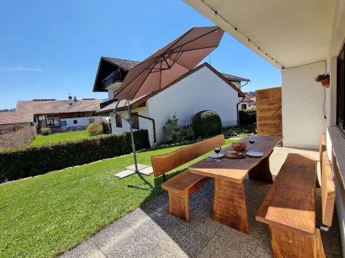 Balcony/terrace, Lovely apartment in Wildsteig with furnished garden and bbq in Wildsteig