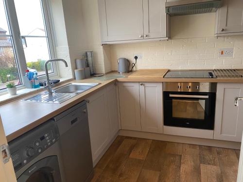 Waterfront House In The Heart Of St Neots - image 10