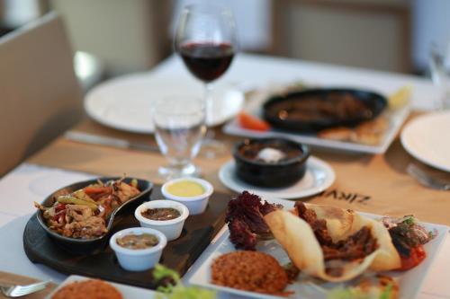 Lavin Hotel - image 13